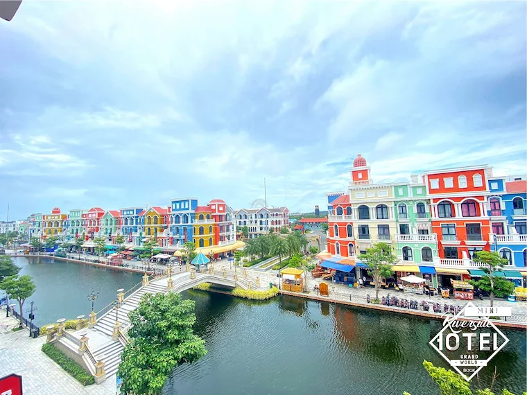 RiverSide Mini Hotel - Khách sạn view sông Venice